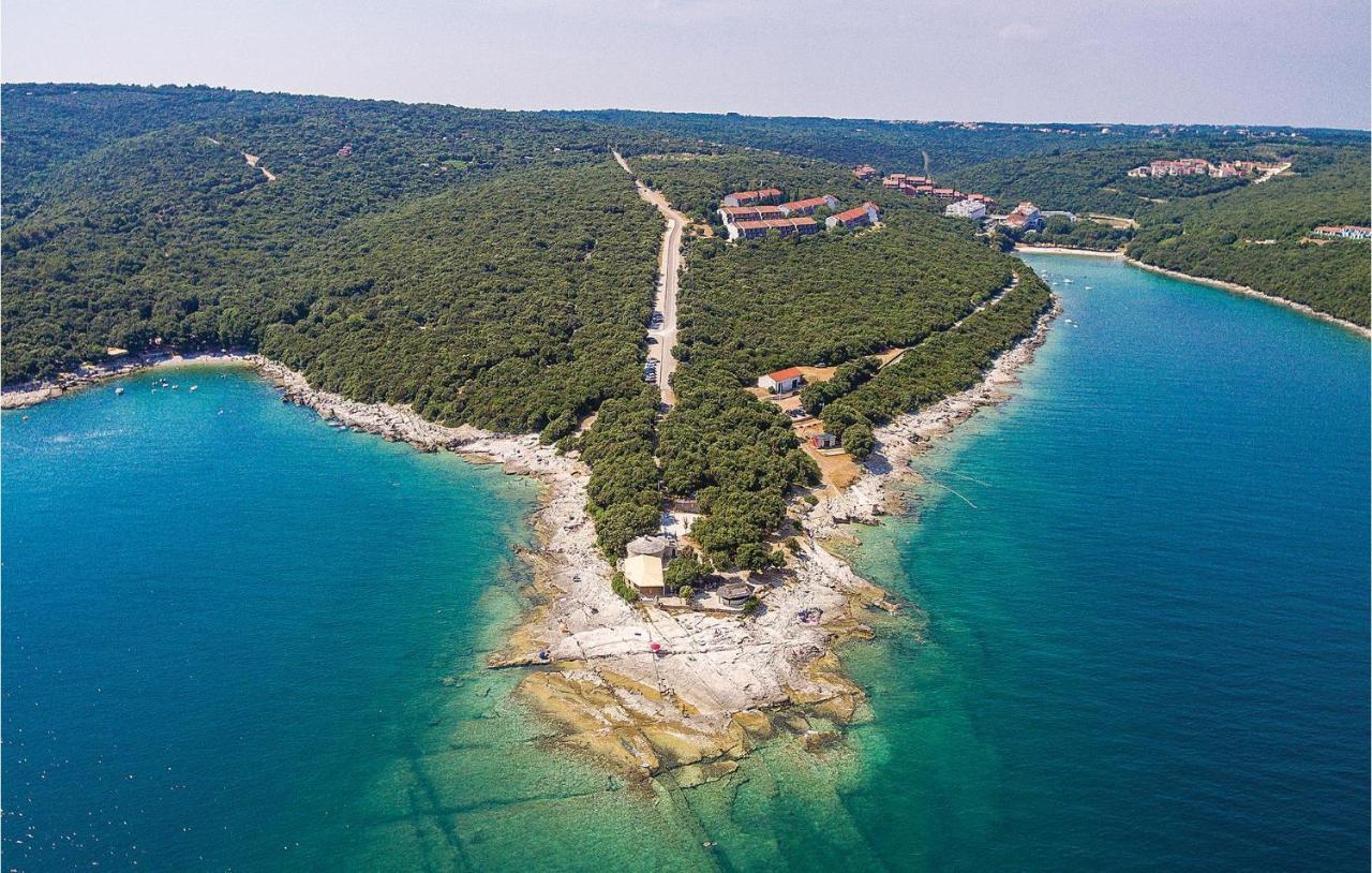 1 Bedroom Amazing Apartment In Peruški 외부 사진