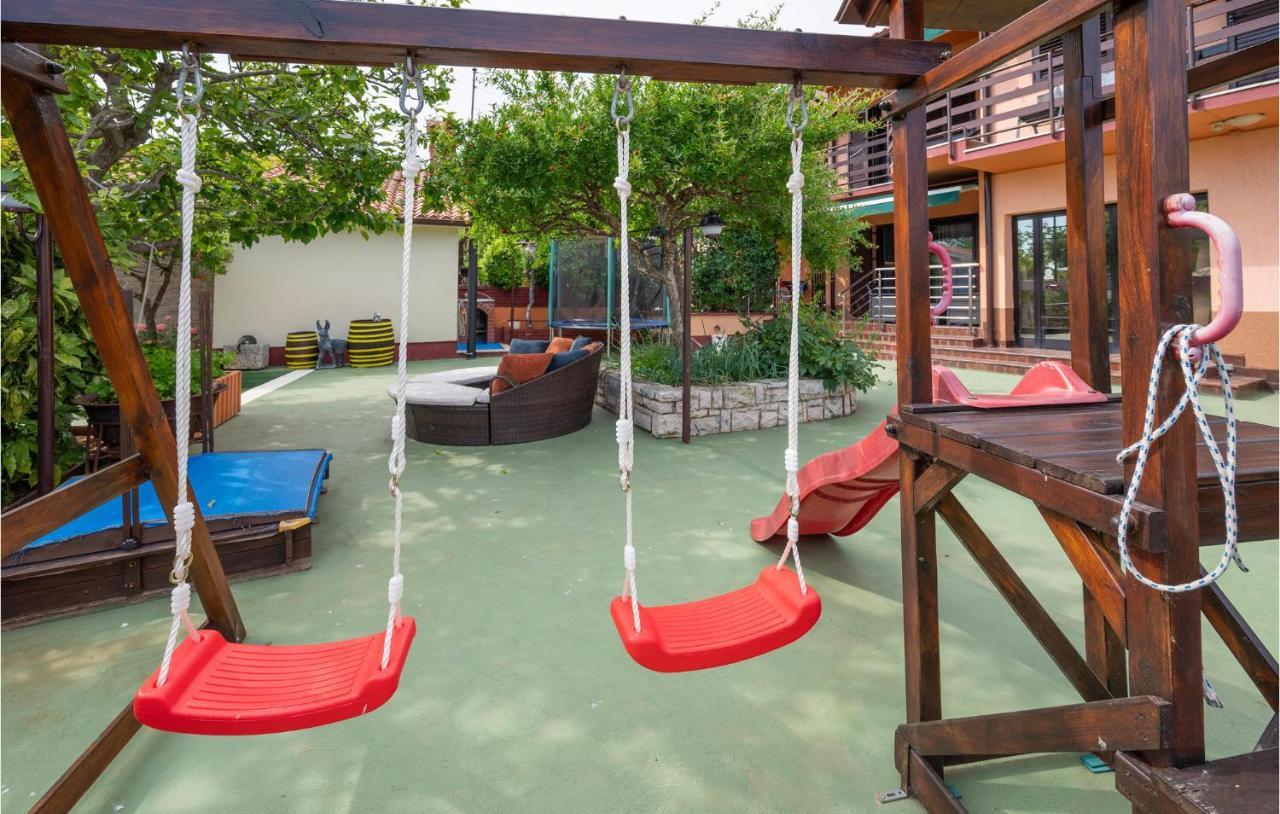 1 Bedroom Amazing Apartment In Peruški 외부 사진
