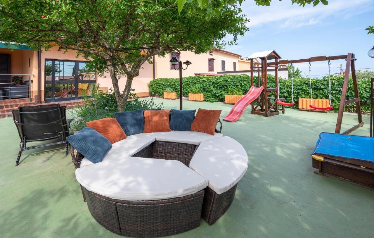 1 Bedroom Amazing Apartment In Peruški 외부 사진