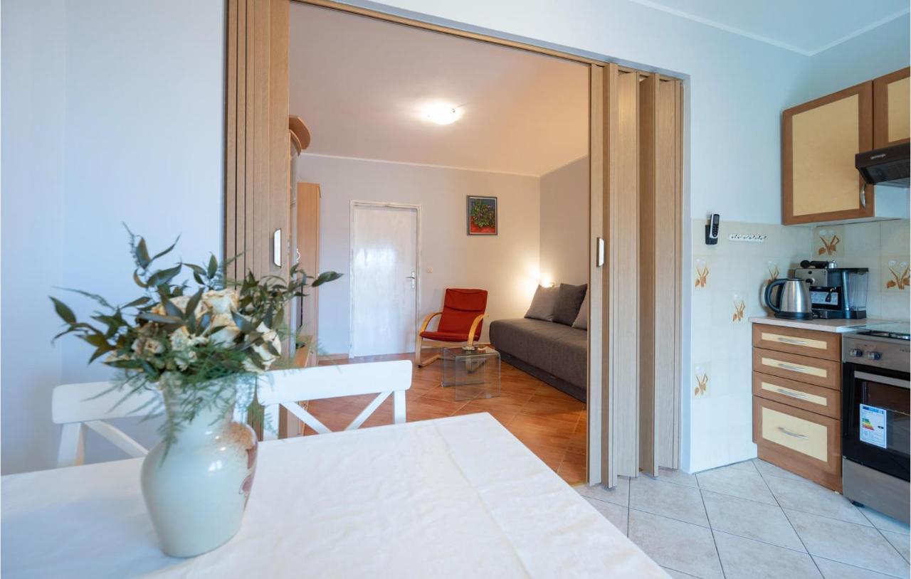 1 Bedroom Amazing Apartment In Peruški 외부 사진