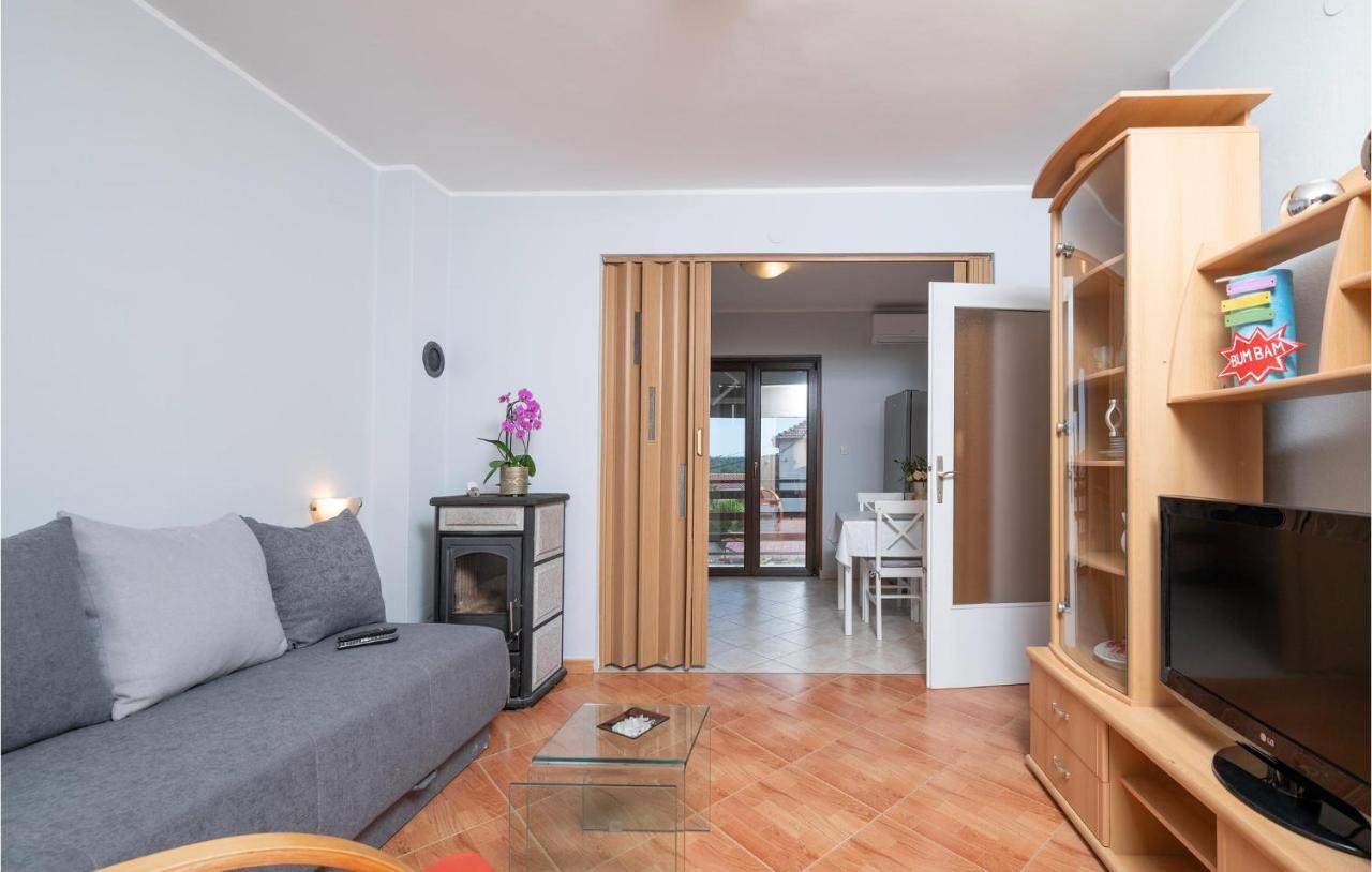 1 Bedroom Amazing Apartment In Peruški 외부 사진