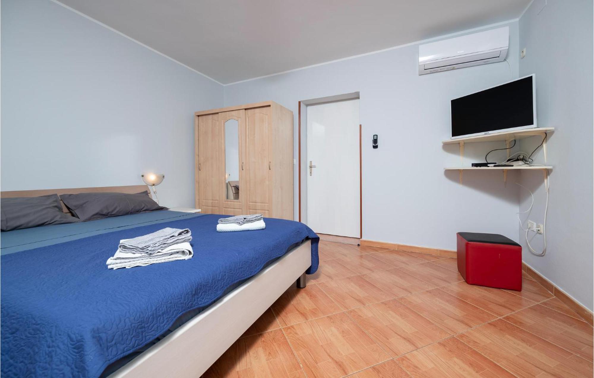 1 Bedroom Amazing Apartment In Peruški 외부 사진